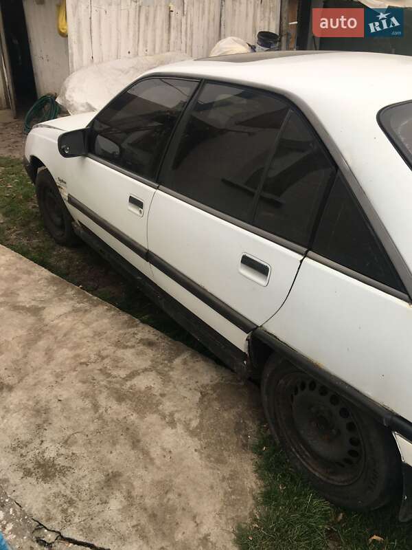 Седан Opel Omega 1990 в Тальному