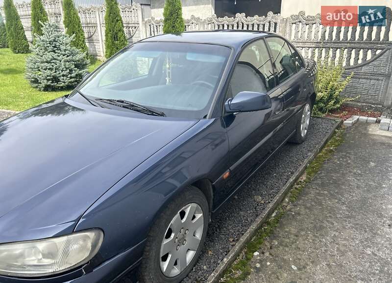Седан Opel Omega 2000 в Самборе