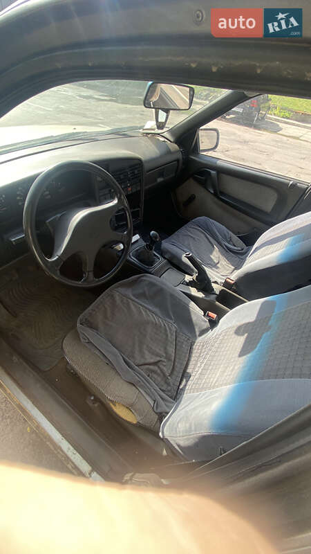 Универсал Opel Omega 1987 в Нововолынске
