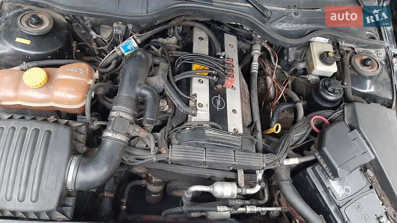 Opel Omega 2000