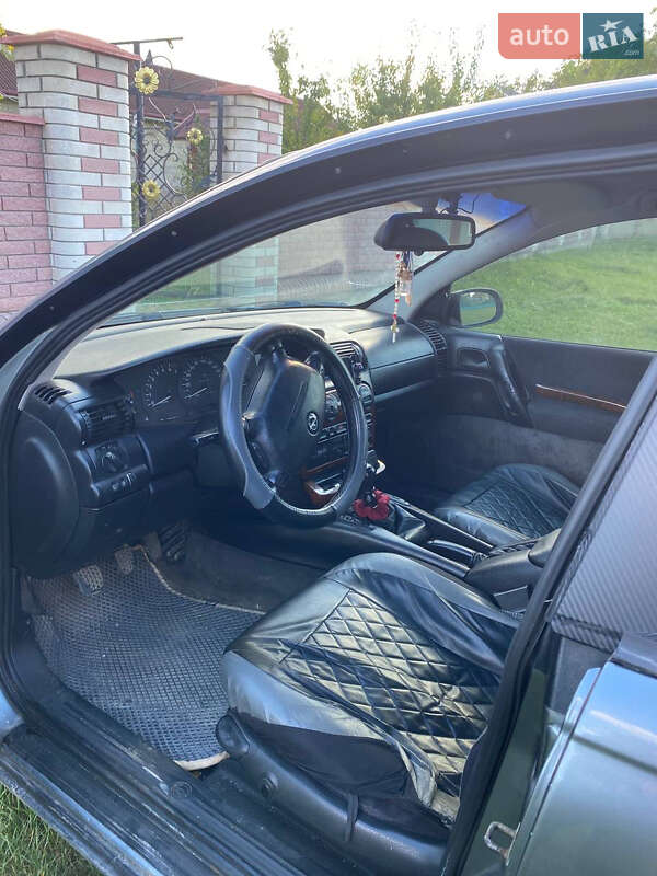 Седан Opel Omega 1998 в Надвірній
