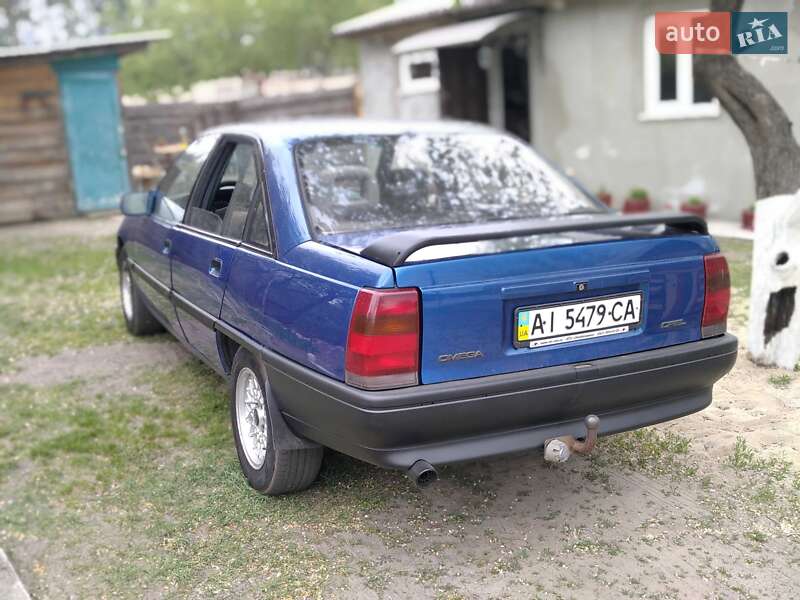 Седан Opel Omega 1989 в Киеве