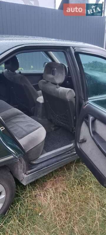 Седан Opel Omega 1993 в Переяславі