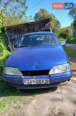 Седан Opel Omega 1989 в Новгород-Северском
