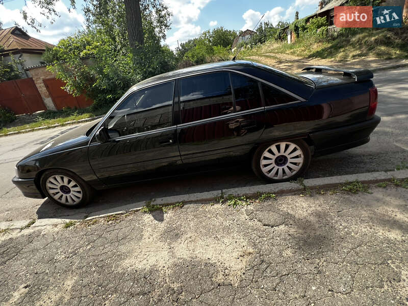 Седан Opel Omega 1991 в Полтаве