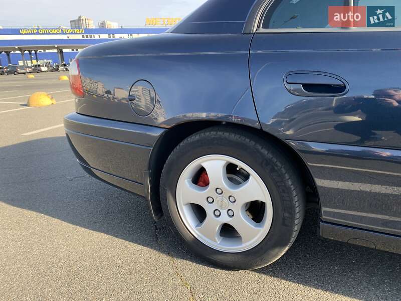 Седан Opel Omega 2000 в Киеве