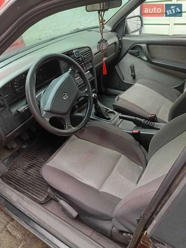 Седан Opel Omega 1989 в Рівному