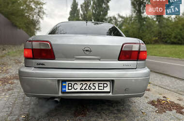 Седан Opel Omega 2000 в 