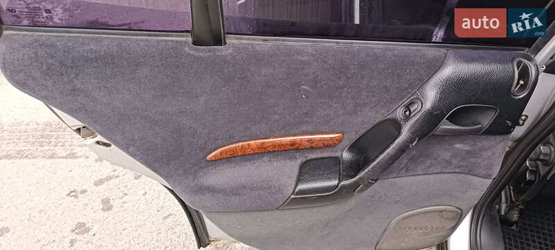 Седан Opel Omega 1999 в Сарнах