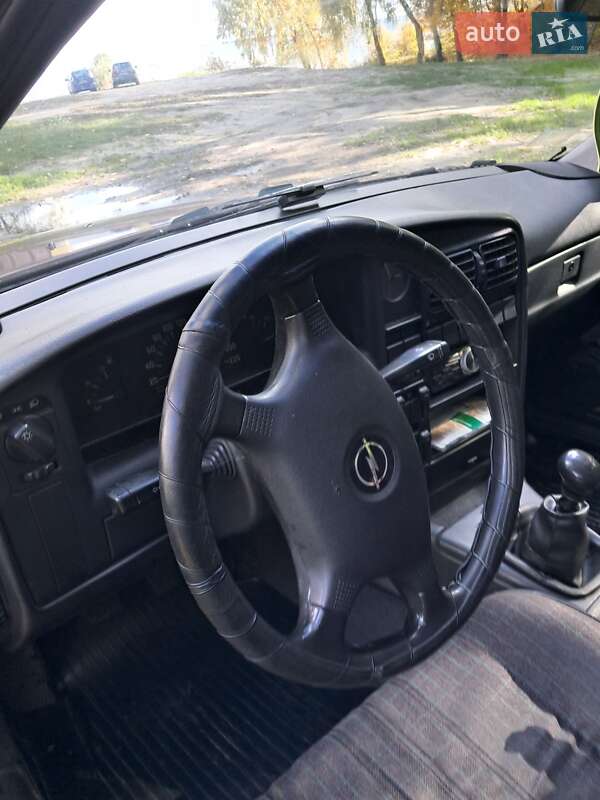 Седан Opel Omega 1991 в Киеве