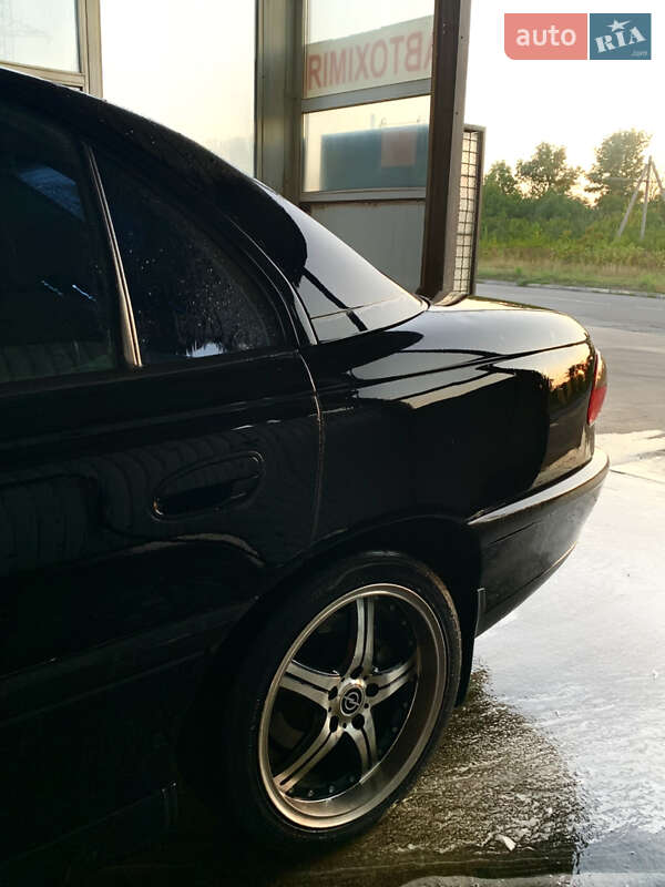 Седан Opel Omega 1998 в Синельниково
