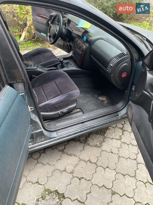 Седан Opel Omega 1997 в Дніпрі