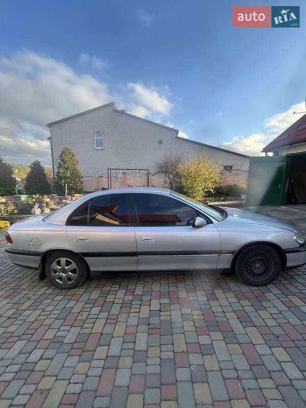 Седан Opel Omega 1998 в Новоукраинке