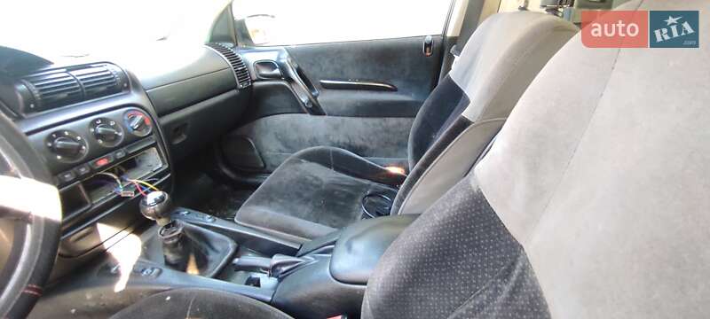 Седан Opel Omega 1995 в Новому Розділі