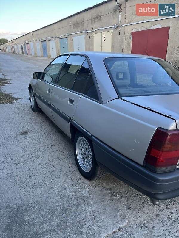 Седан Opel Omega 1991 в Ізмаїлі