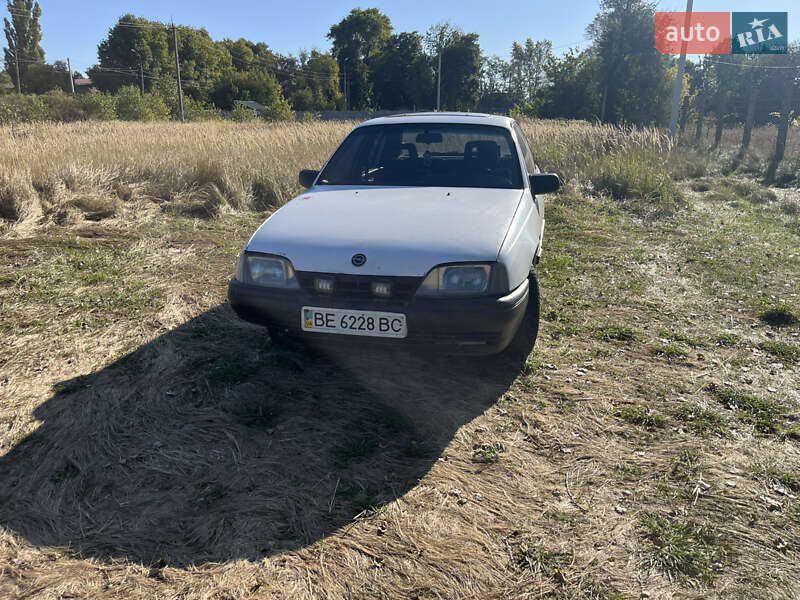 Седан Opel Omega 1987 в Чернігові