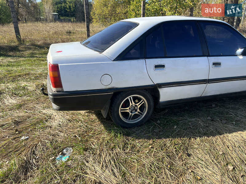 Седан Opel Omega 1987 в Чернігові