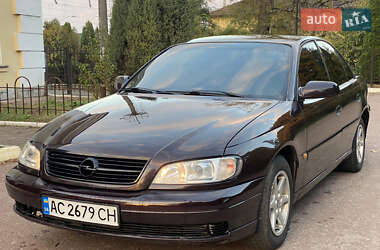 Седан Opel Omega 2000 в Радивиліві