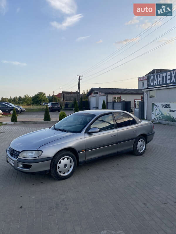 Седан Opel Omega 1995 в Вараше