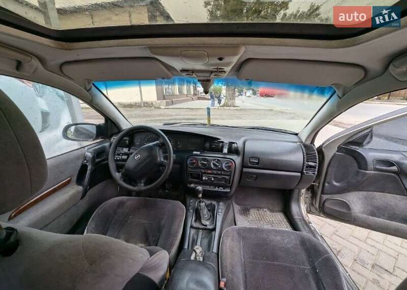 Седан Opel Omega 1996 в Близнюках
