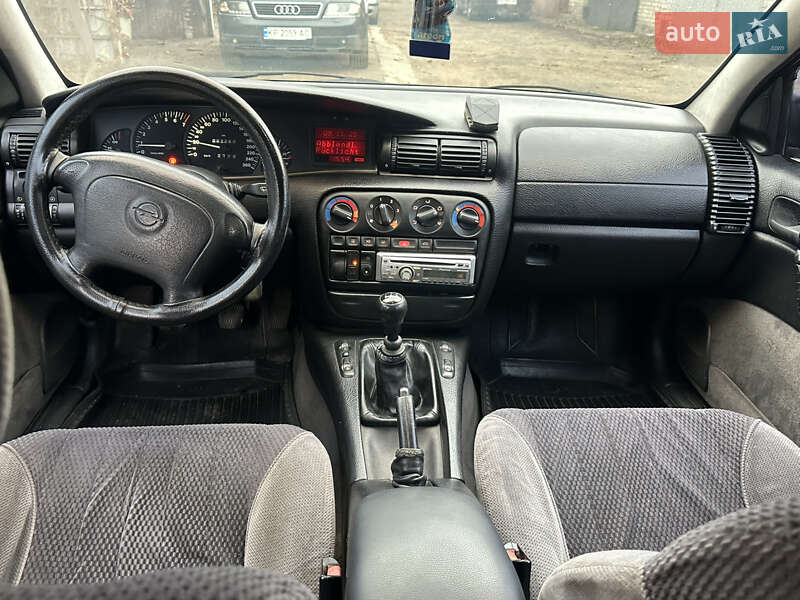 Седан Opel Omega 1994 в Запорожье