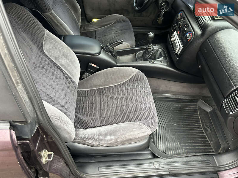 Седан Opel Omega 1994 в Запорожье