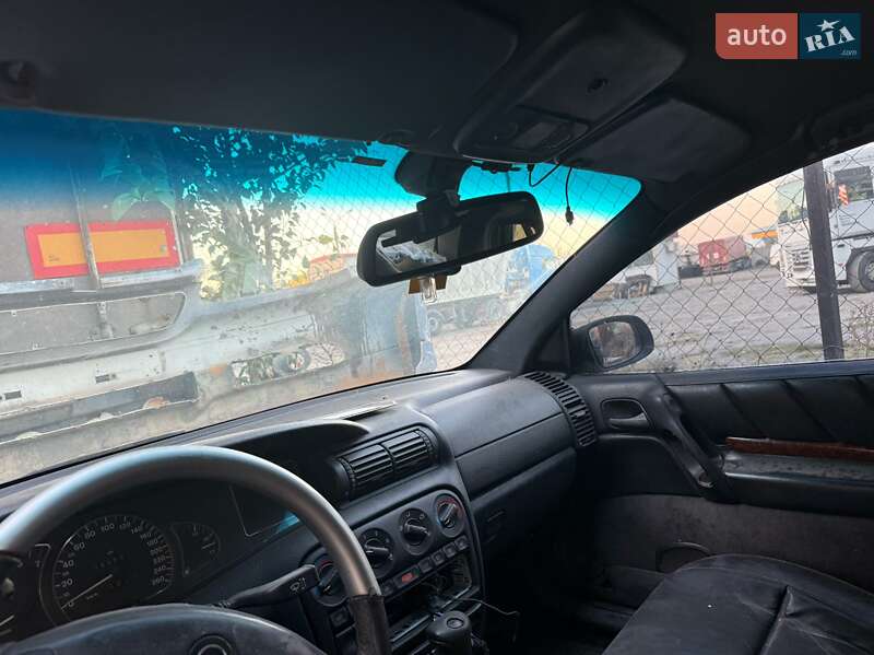 Седан Opel Omega 1995 в Дніпрі
