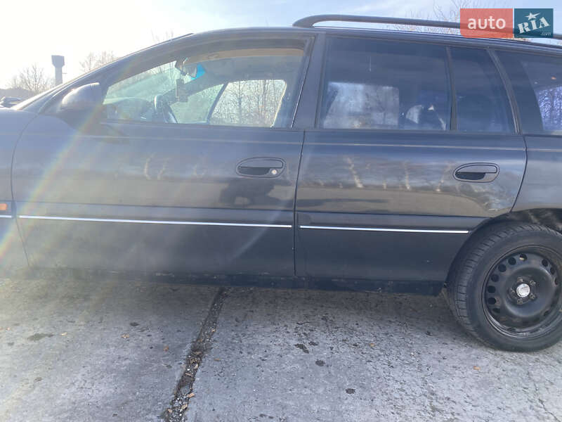 Универсал Opel Omega 1998 в Деражне