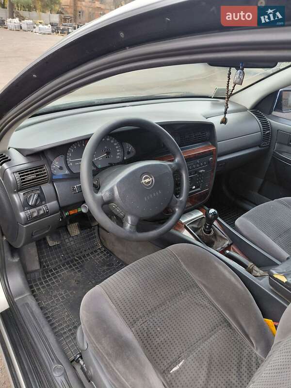 Седан Opel Omega 2002 в Лубнах