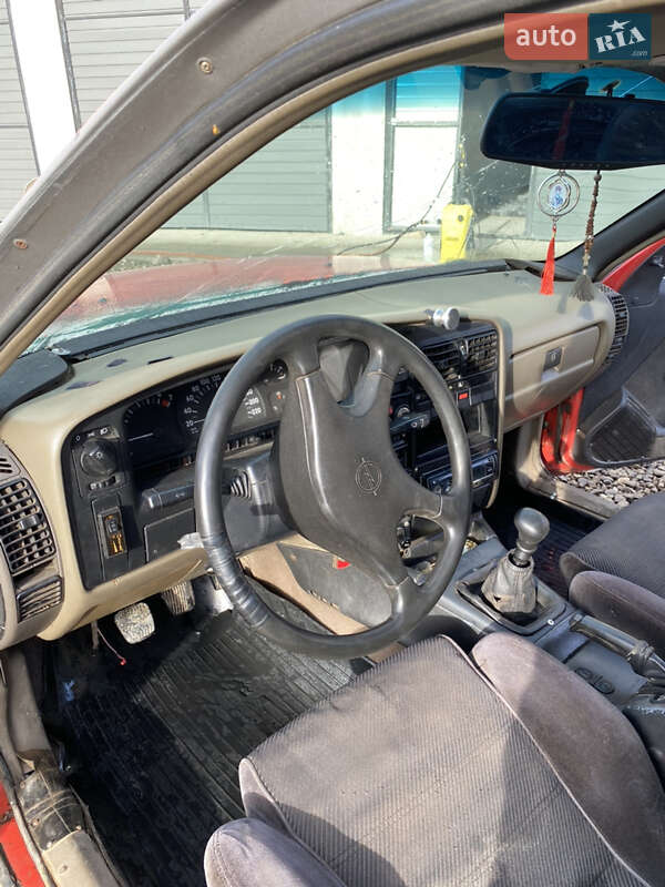 Седан Opel Omega 1987 в Городенке