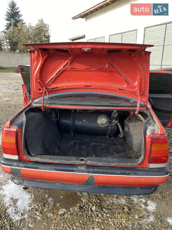 Седан Opel Omega 1987 в Городенке