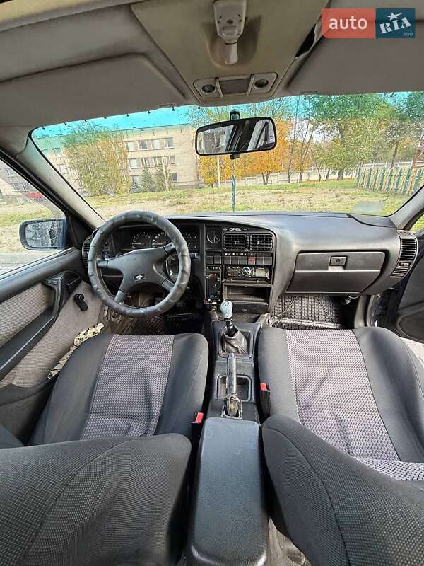 Седан Opel Omega 1991 в Каменском