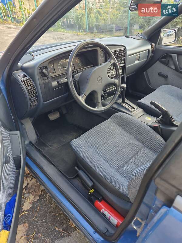 Седан Opel Omega 1987 в Кременчуге