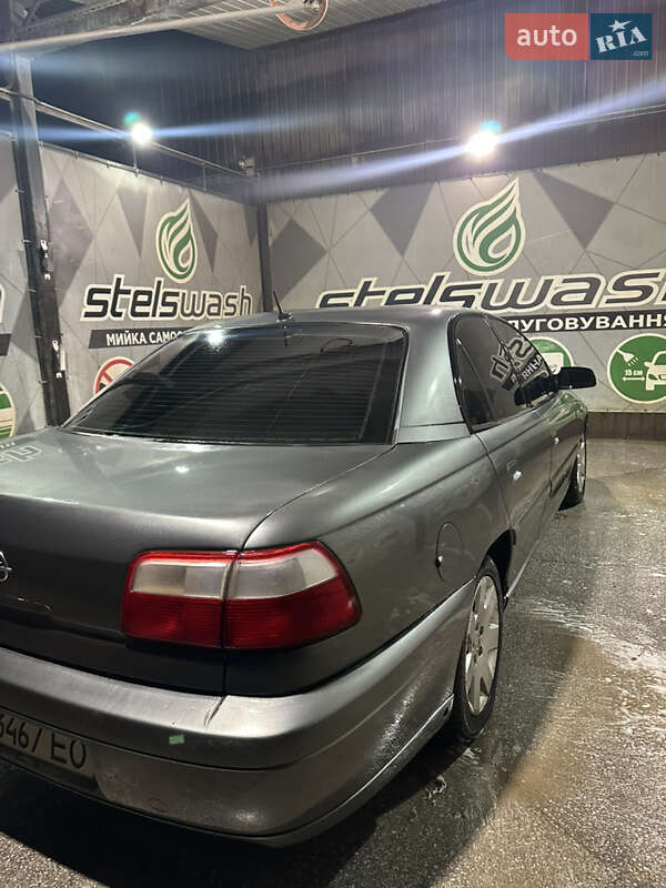 Седан Opel Omega 2000 в Черновцах
