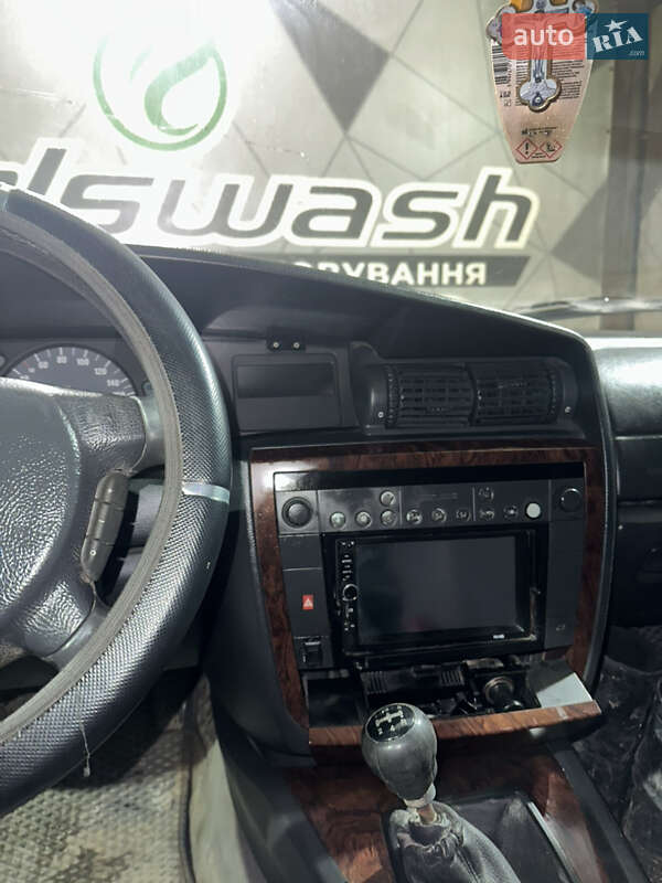 Седан Opel Omega 2000 в Черновцах