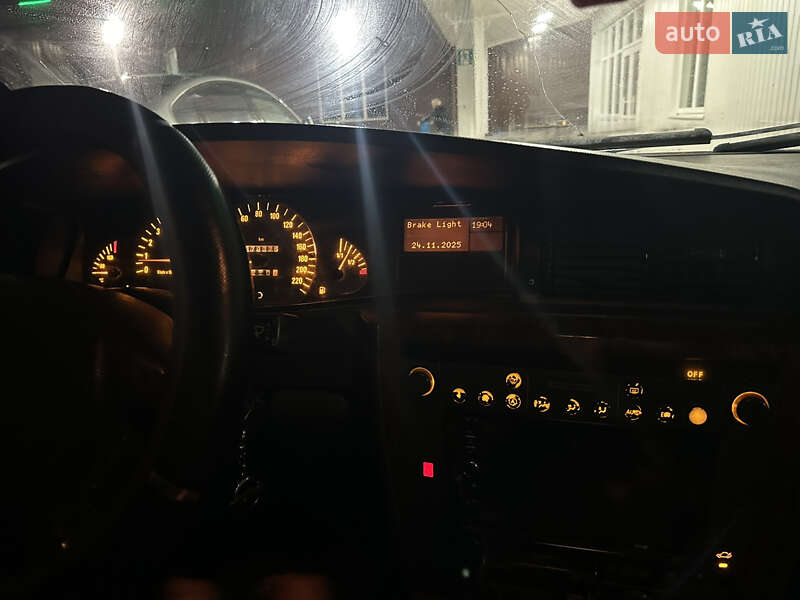 Седан Opel Omega 2000 в Черновцах