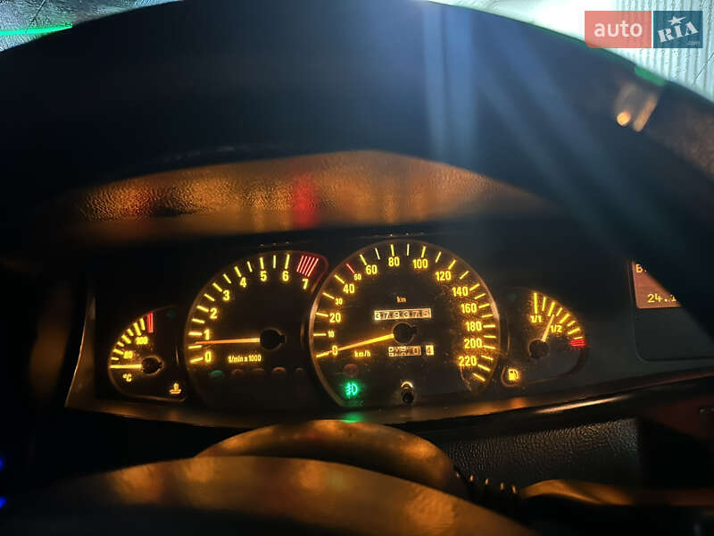 Седан Opel Omega 2000 в Черновцах