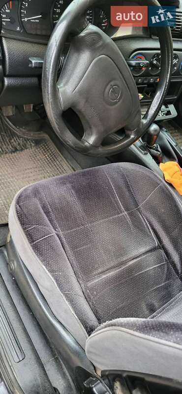 Седан Opel Omega 1995 в Кропивницком