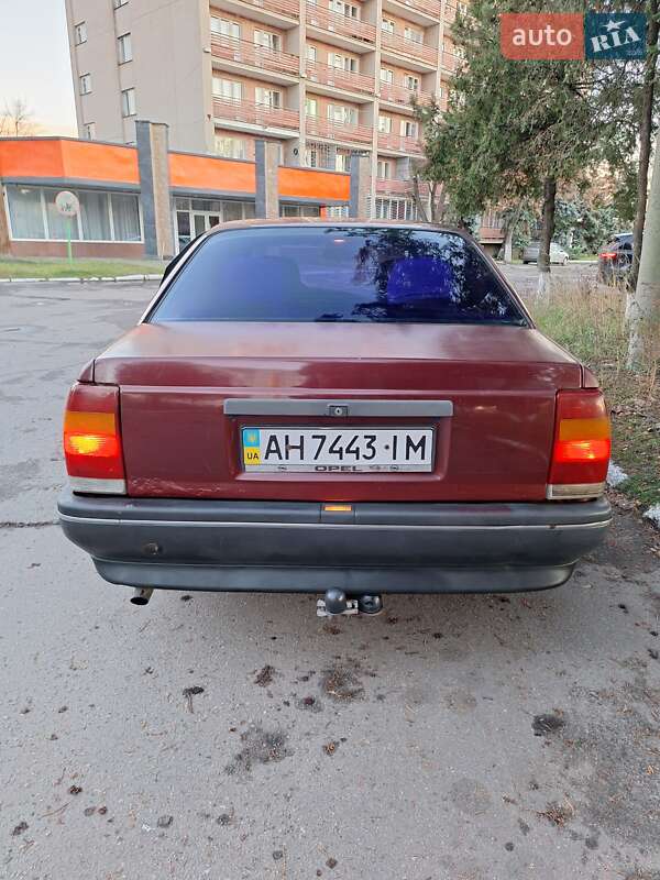 Седан Opel Omega 1990 в Полтаві