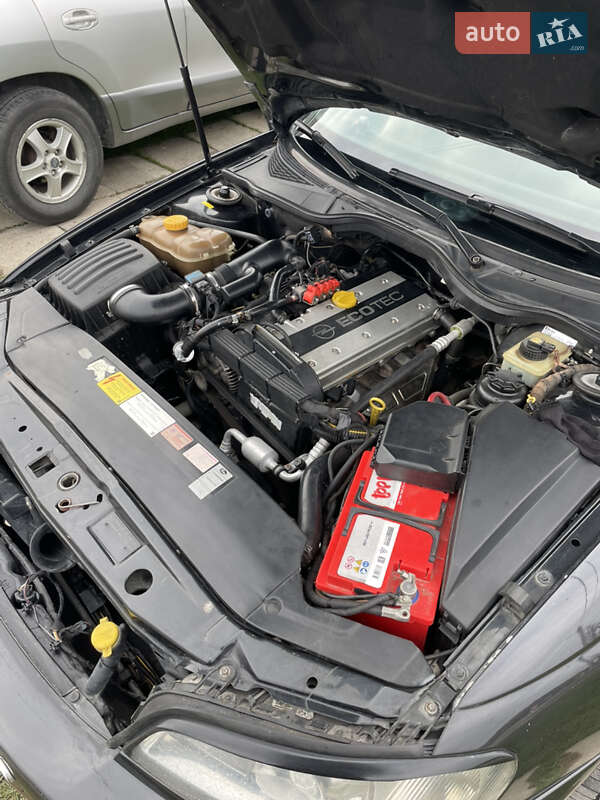 Седан Opel Omega 2000 в Львове