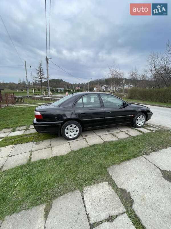 Седан Opel Omega 2000 в Львове