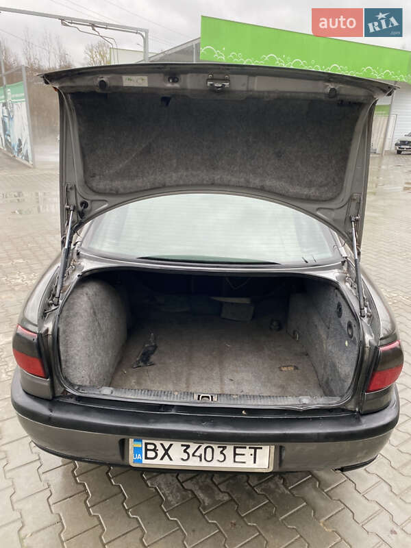 Седан Opel Omega 1995 в Томашполі