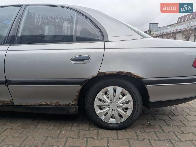 Седан Opel Omega 1995 в Івано-Франківську