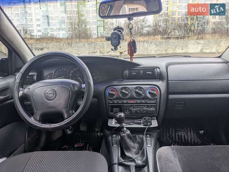 Седан Opel Omega 1995 в Івано-Франківську