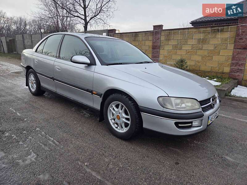 Седан Opel Omega 1998 в Каменском