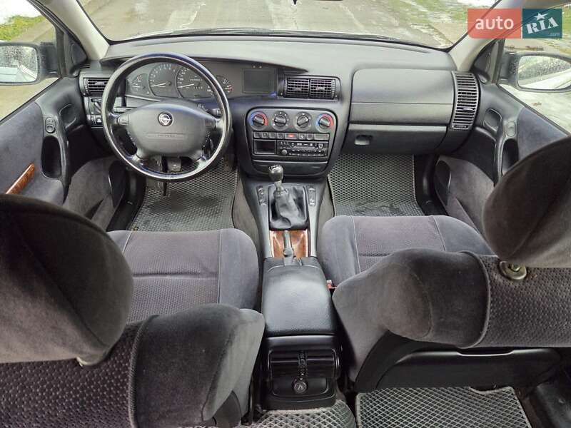 Седан Opel Omega 1998 в Каменском