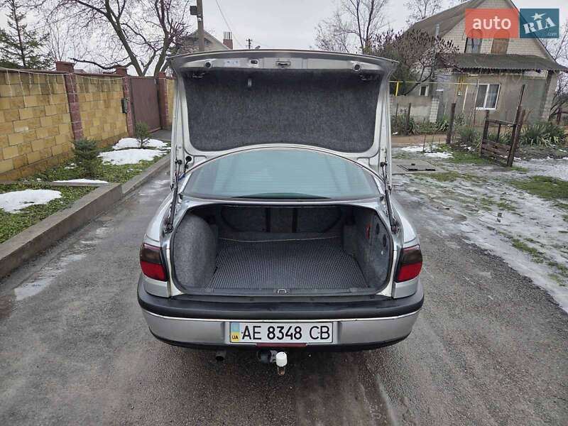 Седан Opel Omega 1998 в Каменском