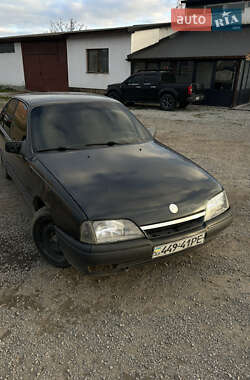 Седан Opel Omega 1989 в Виноградове