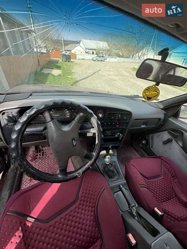 Седан Opel Omega 1989 в Черновцах