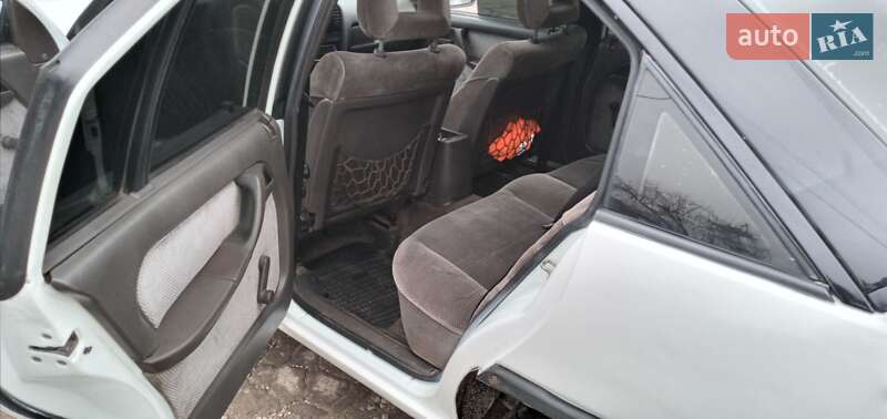 Седан Opel Omega 1988 в Кропивницком